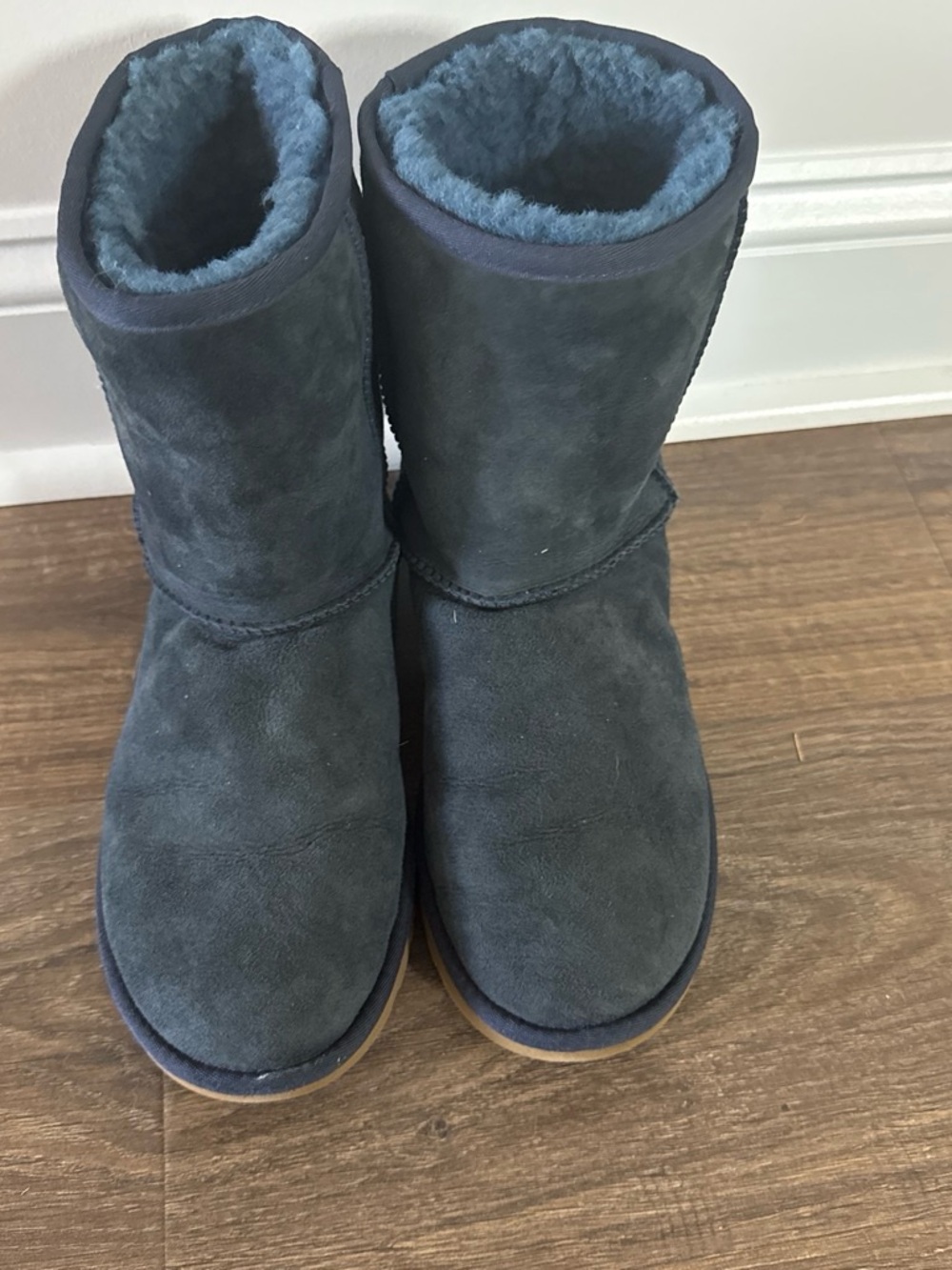 UGG